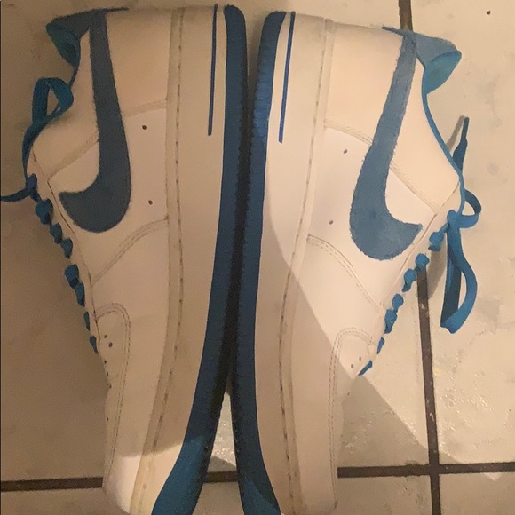 Air Force 1 size 8 - Picture 2 of 2